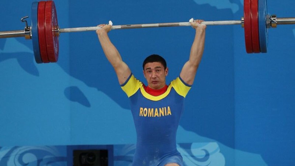 La opt ani de la desfășurarea competiției, trei halterofili români au fost depistați dopați la Jocurile Olimpice de la Londra, iar România pierde două medalii