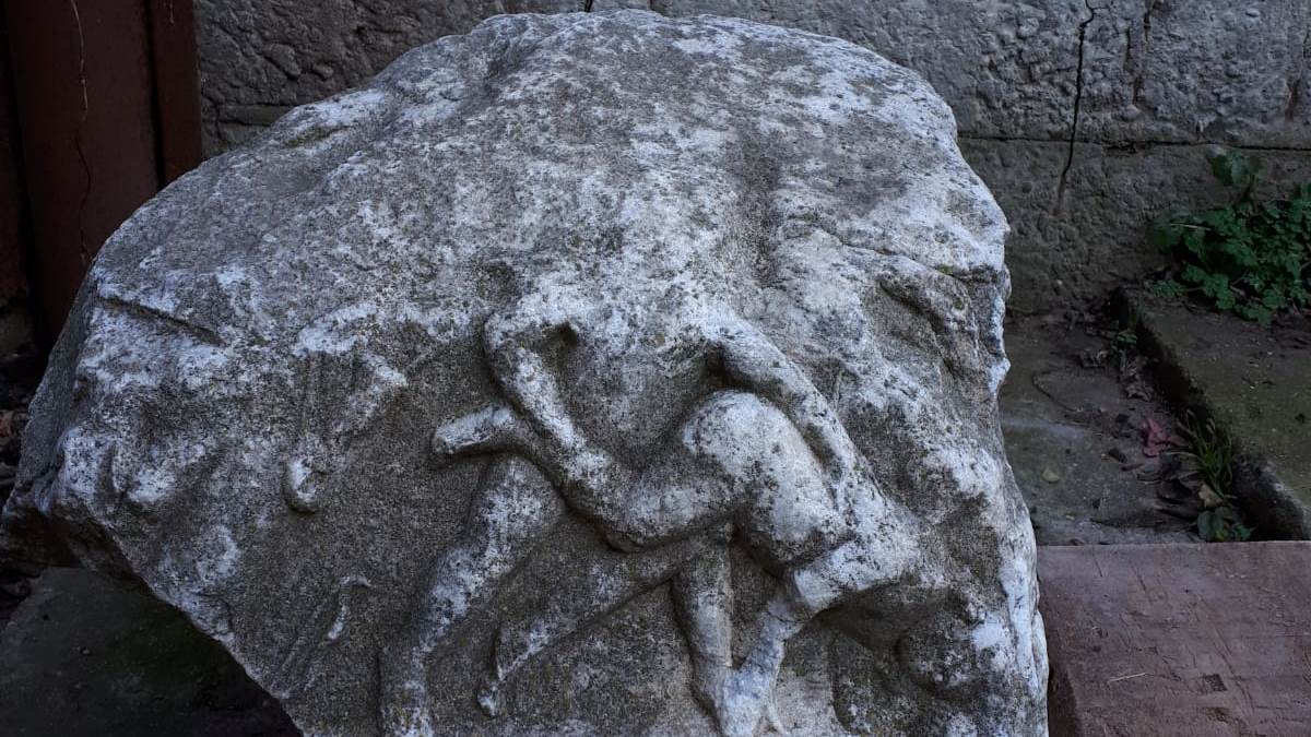 Artefact antic, confiscat de polițiștii constănțeni. Bucata de sarcofag roman a fost evaluată la 2.500 de euro