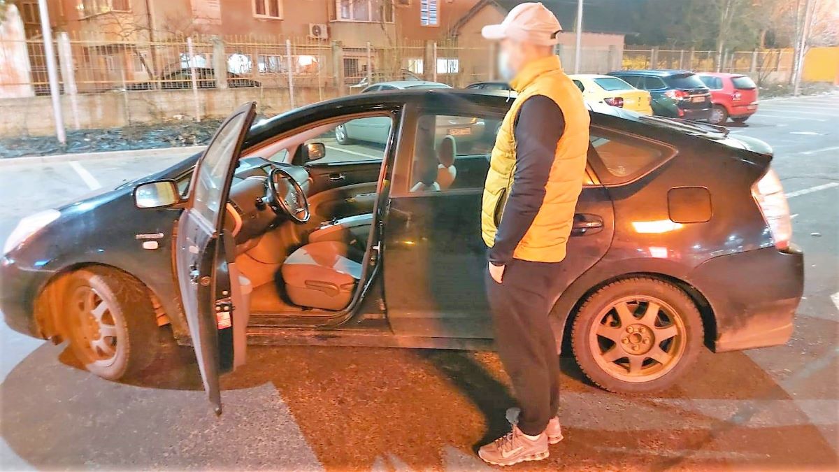Un șofer băut, care lovise o mașină parcată și încerca să fugă, a fost prins de un ofițer de jandarmi aflat în timpul liber