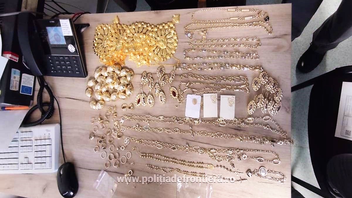 Bijuterii nedeclarate, de peste 185.000 de lei, confiscate la Vama Veche
