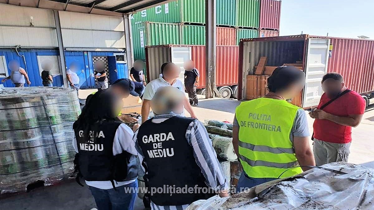 Patru containere cu deșeuri din Irlanda, descoperite în Portul Constanța Sud Agigea