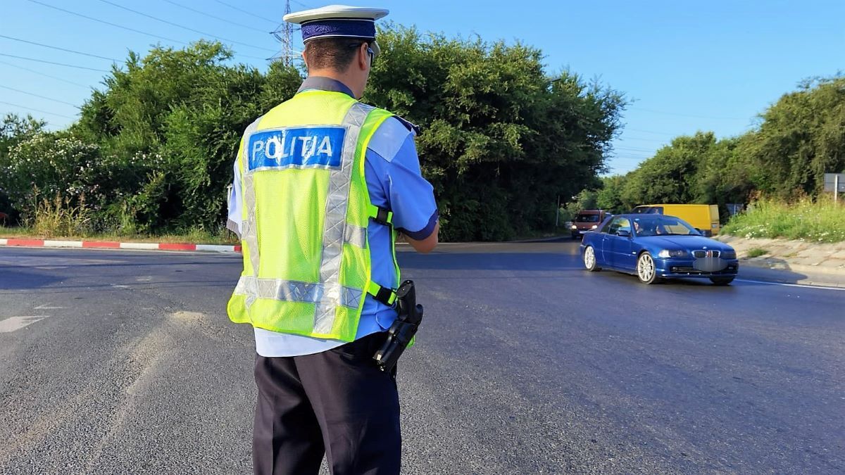 Zece permise de conducere, reținute de polițiștii constănțeni în ultimele două zile pentru viteză excesivă