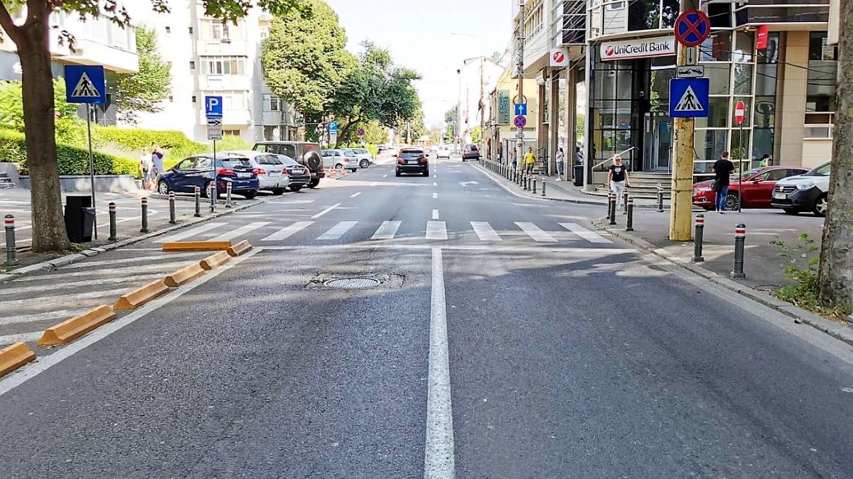 Una dintre trecerile pentru pietoni de pe strada Mircea cel Bătrân din Constanța va fi desființată