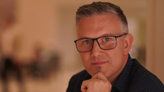 Jurnalistul Adrian Boioglu. FOTO Mitică Raftu