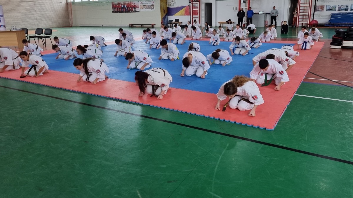 Athlètes du CS Ovidiu. PHOTO Mitică Raftu Athlètes du CSO Ovidiu. PHOTO Mitică Raftu