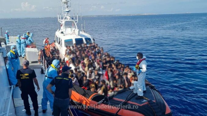 Operațiune de salvare a polițiștilor de frontieră constănțeni în Marea Mediterană. FOTO IGPF