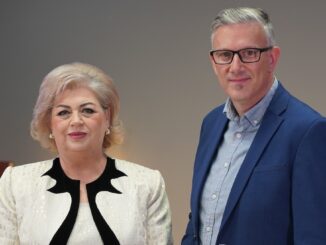 Primarul comunei constănțene Grădina, Gabriela Iacobici și jurnalistul Adrian Boioglu, managerul CTnews. FOTO Mitică Raftu / CTnews.ro