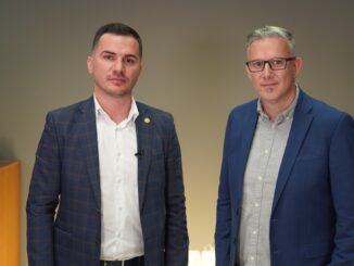 Vlad Jipa, purtător de cuvânt Biroul Electoral Constanța și jurnalistul Adrian Boioglu, managerul Trustului Media CityDigital . FOTO Mitică Raftu / CTnews.ro