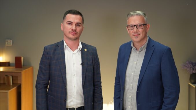 Vlad Jipa, purtător de cuvânt Biroul Electoral Constanța și jurnalistul Adrian Boioglu, managerul Trustului Media CityDigital . FOTO Mitică Raftu / CTnews.ro