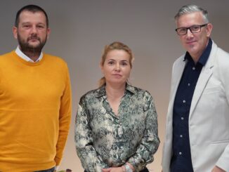 Bogdan Bola și Mariana Petruț, candidații Forța Dreptei la Parlament și jurnalistul Adrian Boioglu, Managerul Trustului Media CityDigital. FOTO Mitică Raftu / CTnews.ro