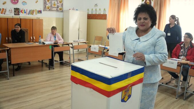Mariana Gâju, primarul comunei Cumpăana, a votat. FOTO Ciprian Cucui