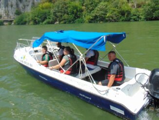 Șalupă pe Dunăre. FOTO ANR