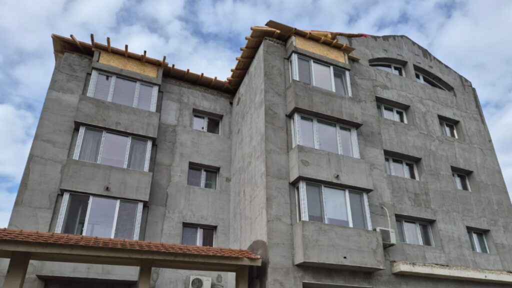 Reabilitarea termică pe fonduri europene a blocurilor din Mihail Kogălniceanu avansează cu pași repezi. FOTO Primăria Mihail Kogălniceanu