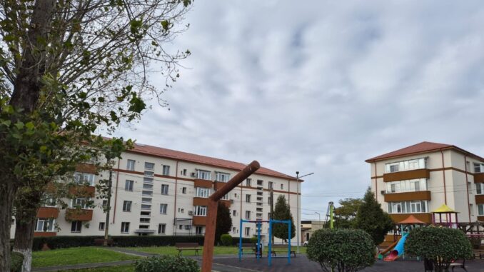 Reabilitarea termică pe fonduri europene a blocurilor din Mihail Kogălniceanu avansează cu pași repezi. FOTO Primăria Mihail Kogălniceanu