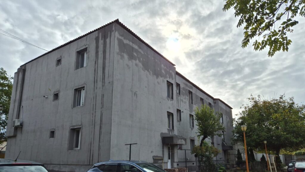 Reabilitarea termică pe fonduri europene a blocurilor din Mihail Kogălniceanu avansează cu pași repezi. FOTO Primăria Mihail Kogălniceanu