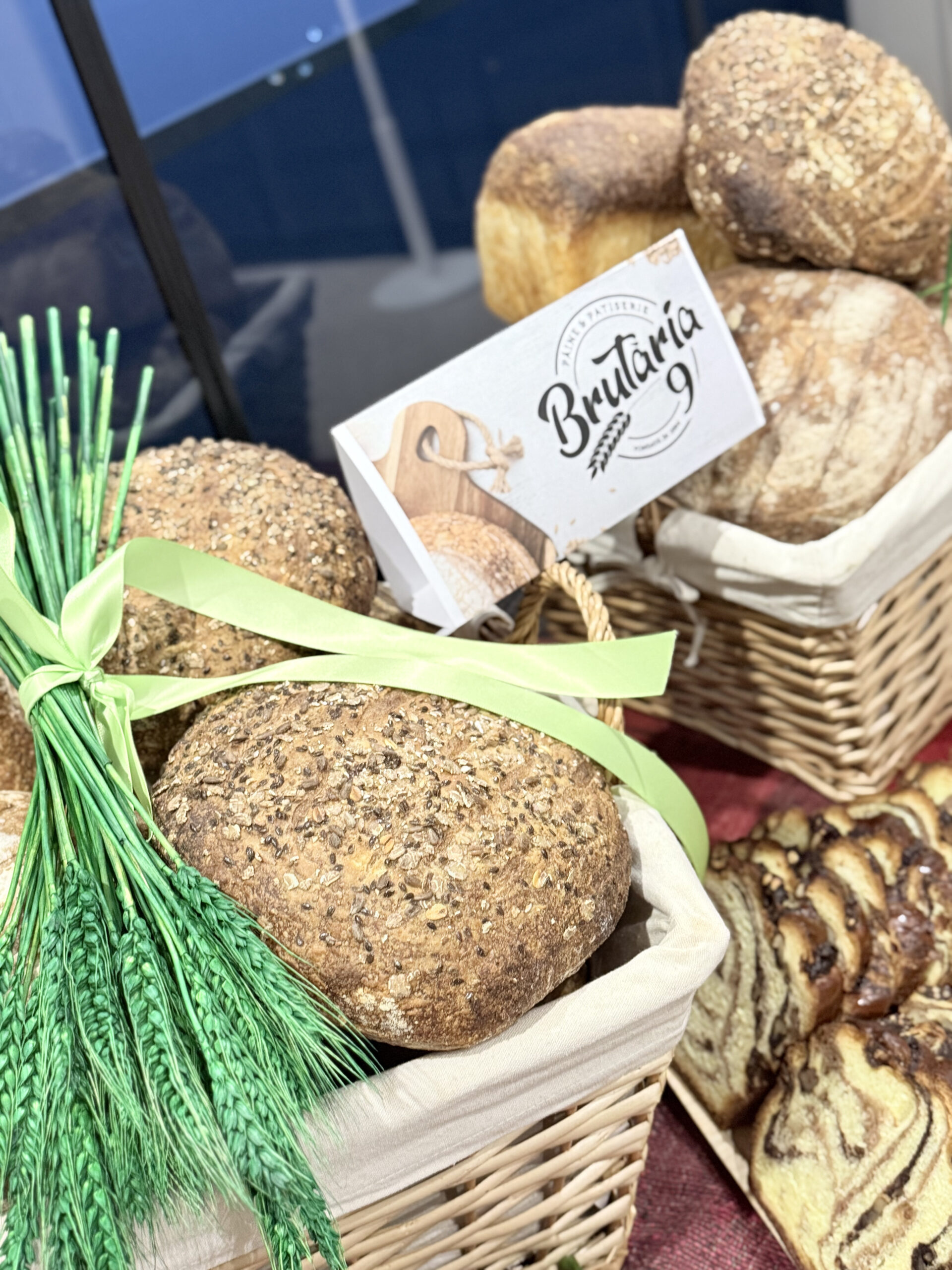 De Ziua Dobrogei, zeci de liceeni constănțeni au participat la un atelier interactiv dedicat educației prin gust, organizat de Explore Dobrogea la Zbor Hub Constanța. FOTO Explore Dobrogea