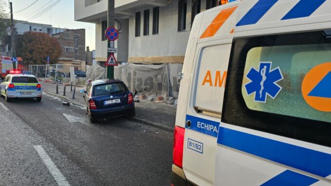 Accident în sensul giratoriu de pe str. I.G. Duca din Constanța. FOTO SAJ Constanța