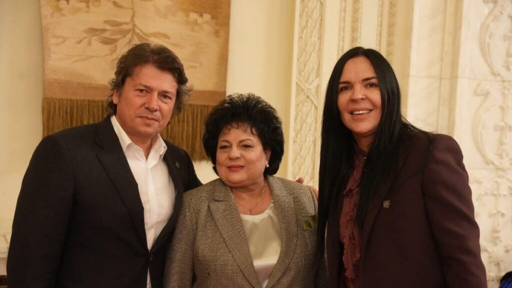 Deputatul Mirela Matichescu gazda pentru colindatorii de la Cumpana. FOTO Facebook Mirela Matichescu