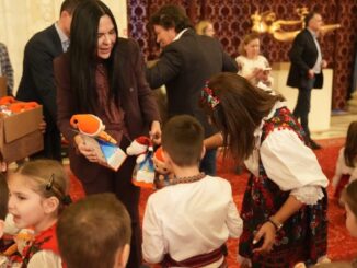 Deputatul Mirela Matichescu gazda pentru colindatorii de la Cumpana. FOTO Facebook Mirela Matichescu