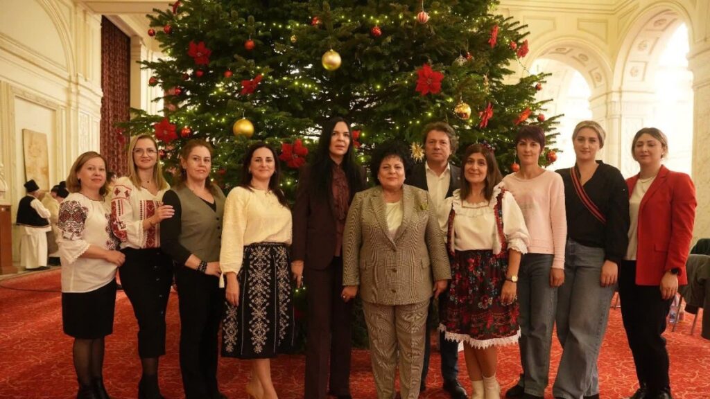 Deputatul Mirela Matichescu gazda pentru colindatorii de la Cumpana. FOTO Facebook Mirela Matichescu