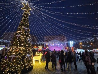 Atmosferă de poveste la Târgul de Crăciun amenajat în Parcul Central din Năvodari. FOTO Primăria Orașului Năvodari