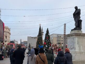Arhitecți din toată România au luat Constanța veche la pas alături de istoricul Cristian Cealera. FOTO MINAC
