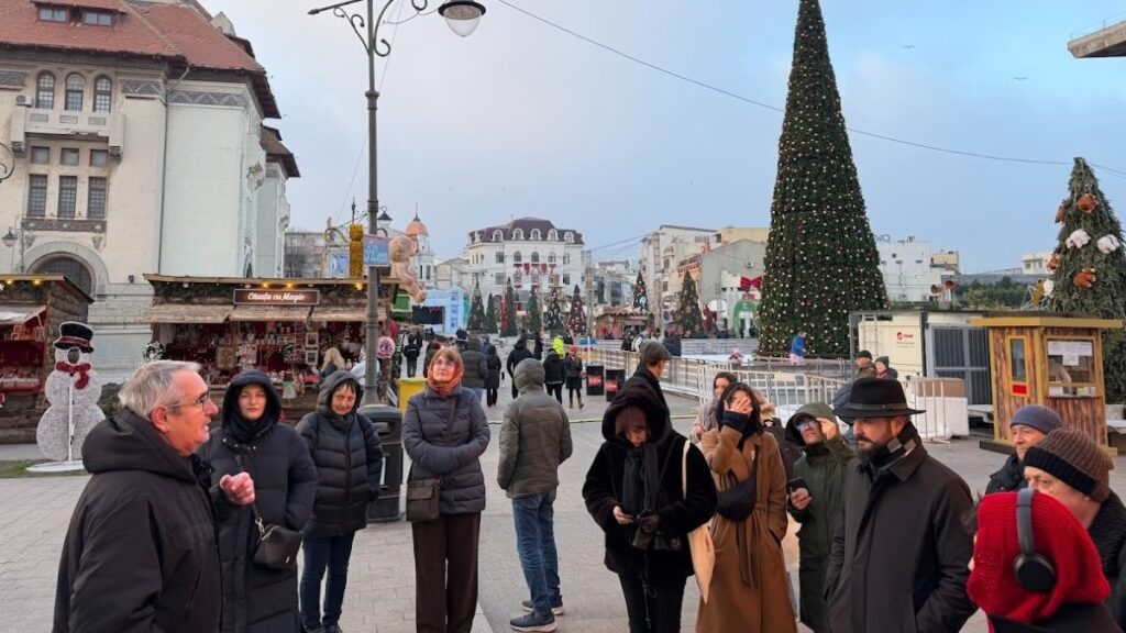 Arhitecți din toată România au luat Constanța veche la pas alături de istoricul Cristian Cealera. FOTO MINAC